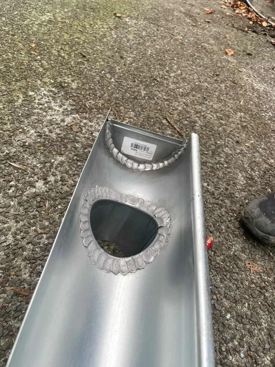 Détail d’un joint soudé de gouttière